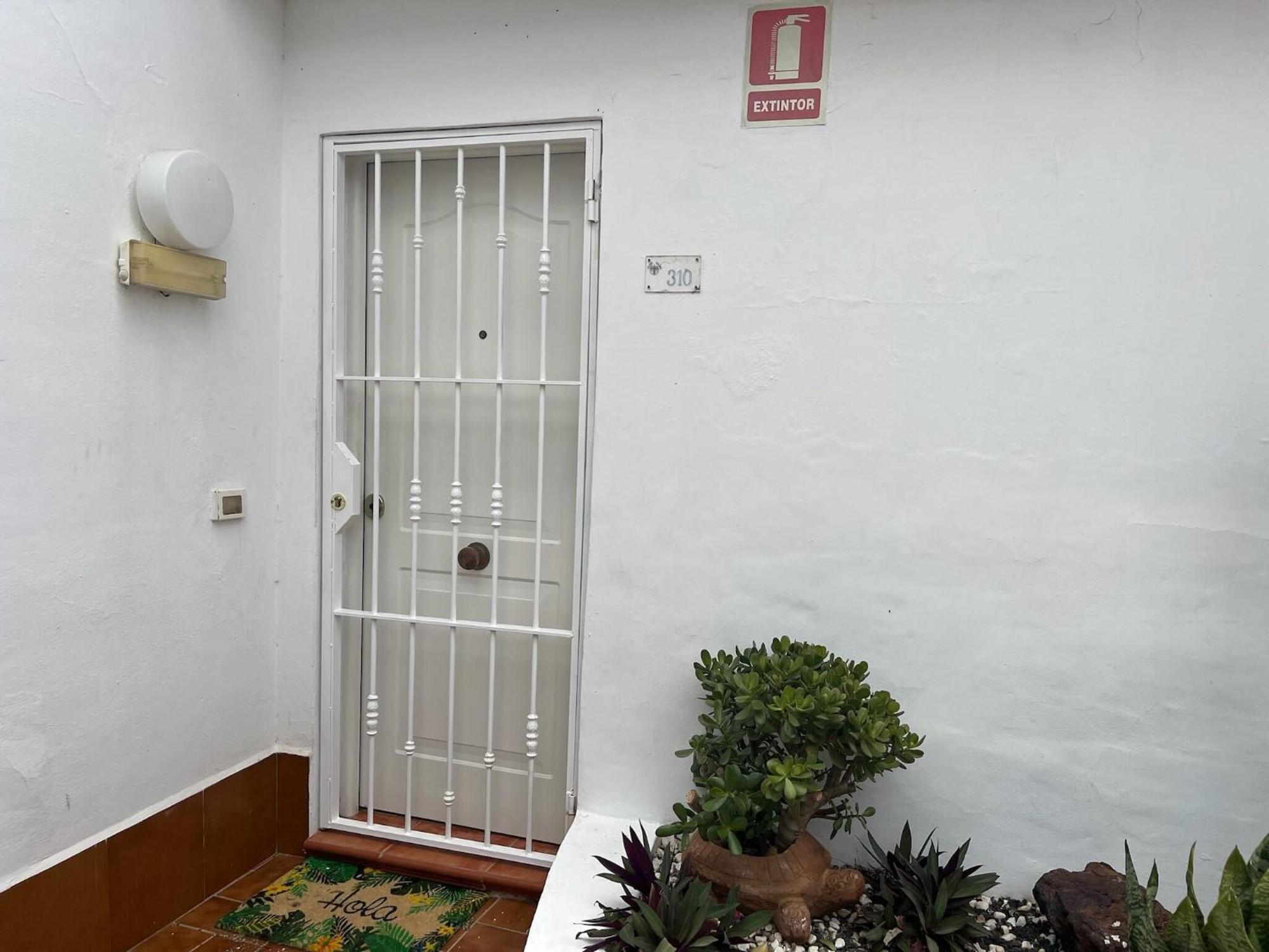 Child-Friendly, 3-Bedroom Apartment With Garden Near The Aqualand アデヘ エクステリア 写真