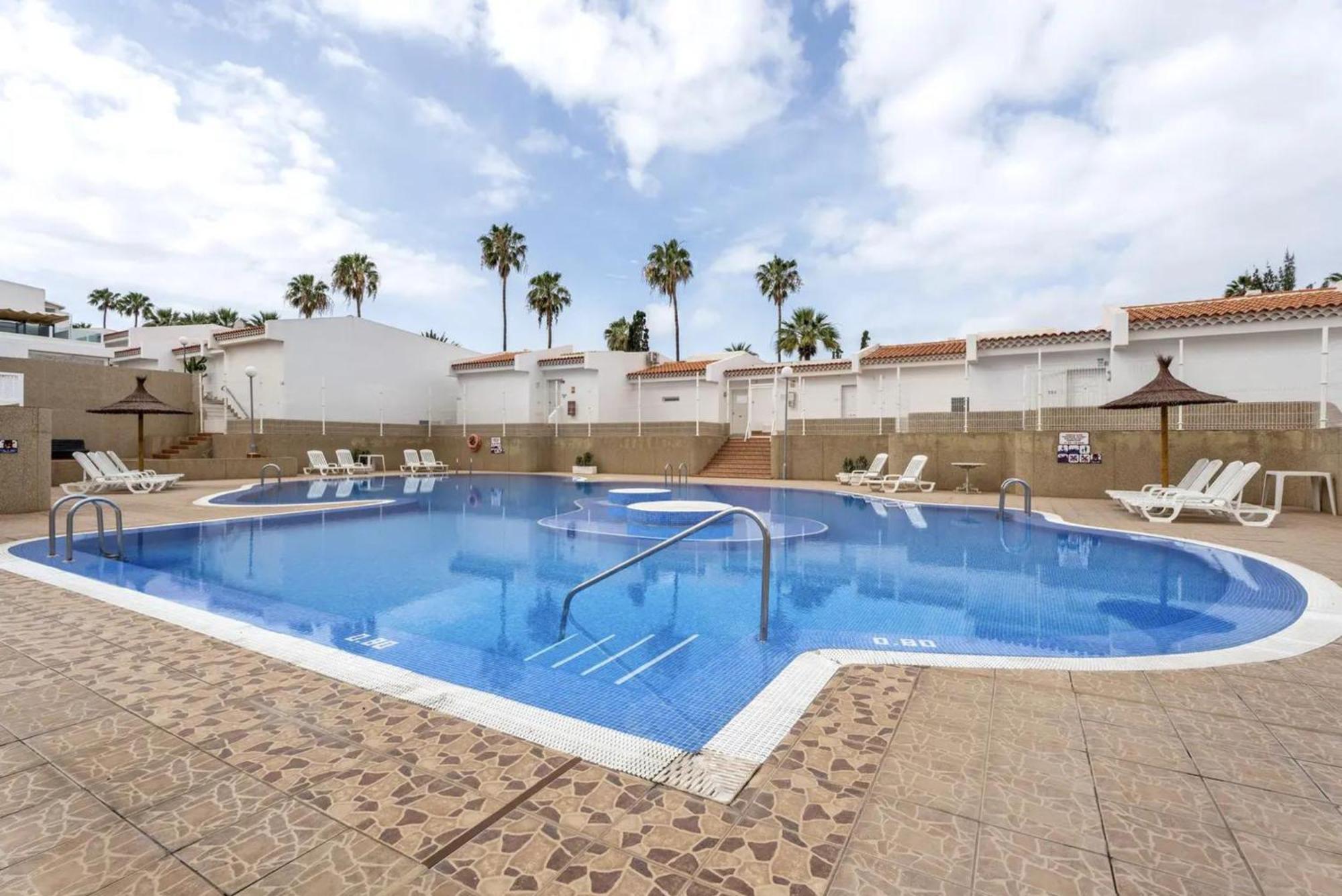 Child-Friendly, 3-Bedroom Apartment With Garden Near The Aqualand アデヘ エクステリア 写真